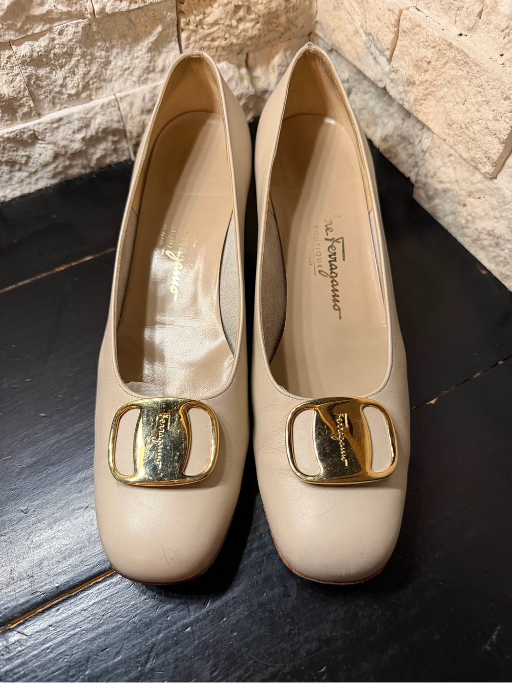 Salvatore Ferragamo Boutique Leather Block Heel Pumps Cream Gold Buckle 8.5 B